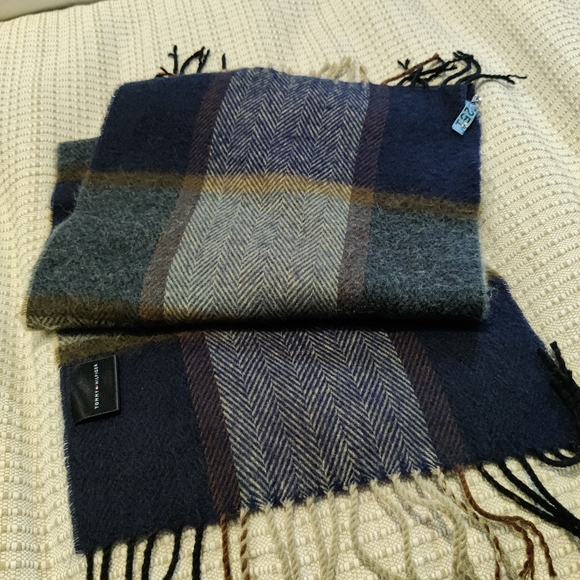 Tommy Hilfiger Winter Scarf - Picture 2 of 12